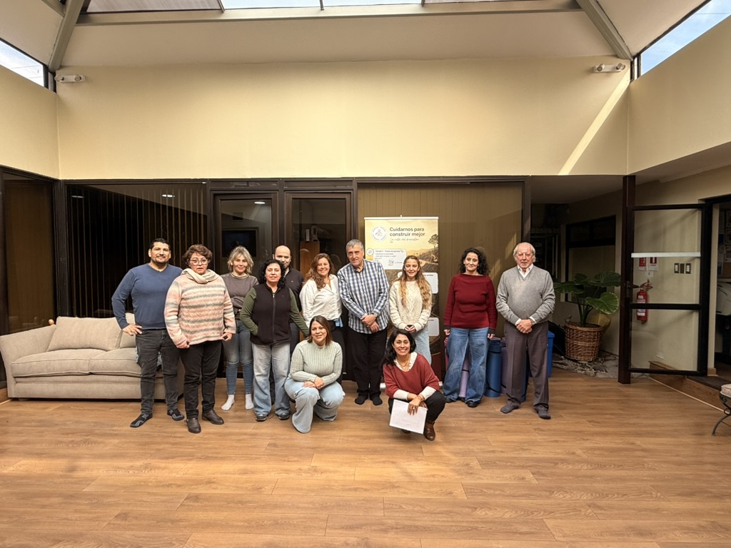 Grupo de participantes reunido al cierre de una sesión